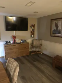 One Mile from Airport!!   3 Bedroom Lodge Sleeps 5 to 7 - Image 3