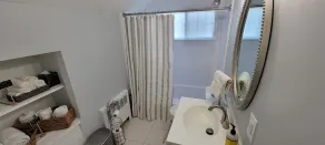 Cheerful 2-Bedroom Apartment with Smart Home Tech. - Image 2