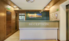 OYO SilverKey 43263 Hotel Aura Malad West - Image 3