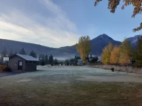 1.5 Miles to Down Town Leavenworth! Walk to hiking trails.  - Image 2