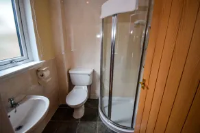 Lodge 3 - sleeps 6 guests in 3 bedrooms - Image 4