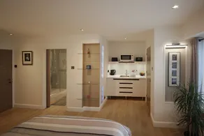 Orchard Road Studio Apartment - Image 5