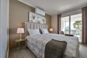 Modern apartment with large, 40 sqm terrace 1st line, with fiber optic connection - Image 4