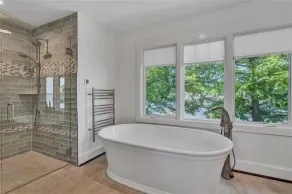Beautifully appointed SHOWPLACE home on FLAT LOT w/250' of shoreline & HOT TUB! Come Visit \"Viewtopi - Image 4