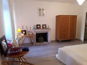 renovated apartment in bourgeois house - Image 5