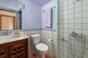 L'architetto ha progettato Villa su una collina con una vista spettacolare sulla baia di Vlycha - Image 2