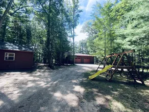 Little Lake Escape! Hot tub, pool table, 5 Bedroom Lake Front w/kayaks! - Image 2