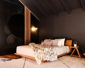 Astonishing luxury just minutes walk from restaurants & shops - Image 5