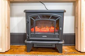 Warm & Inviting Farmhouse Loft | Walk to River, Dining, Shopping & Bridgewater College - Image 3