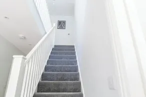 Spacious and lovely 5 bed property <br>Ample and free parking - Image 3