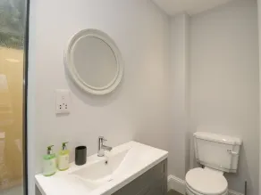 LUGG VIEW, character holiday cottage, with hot tub in Hereford - Image 4