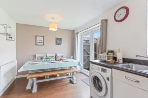 Charming House in Leamington Spa with Free Parking - Image 2