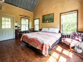 Cozy Rustic Cabins for Self or Family Retreat - Image 2