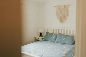 Bright & spacious 1 bedroom suite by the beach! - Image 5