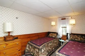 1 bedroom \"Doll house\" - Image 2