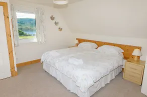 Fredlig miljö och underbar utsikt över loch i hjärtat av Argyll - Image 2