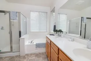 Cheerful 3-Bedroom Home close to Airport/downtown - Image 3
