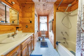 Victorian Lakehouse with private beach - Image 3
