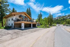 Brighton Chalet | Powder Hound 1 Bedroom - Image 4