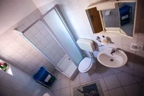 Holiday apartment with air conditioning and sea view - Image 3