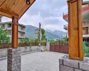 An upscale Homestay in midst of mountains & apple orchards - Image 3
