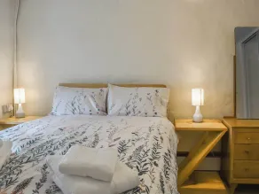 3 bedroom accommodation in Llanddeiniolen, near Bangor - Image 4