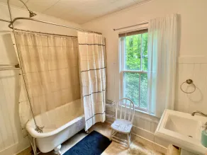 Large Family Home That Sleeps 16 Located Only 20 Minutes from Asheville - Image 4