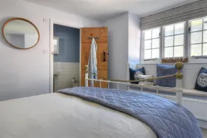 17 MILL GREEN, pet friendly, country holiday cottage in Lyme Regis - Image 5