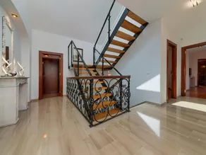 Amazing House with pool situated in El Candado Area - Image 4