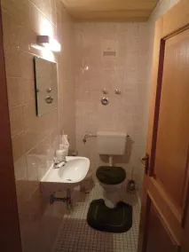 Appartamento con balcone vista montagna, lago, Garage, Sauna, Wi-Fi, ... - Image 4