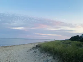 Adorable beach house! 3 min walk to beach! - Image 3