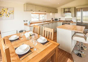 Contemporary lodge furnished to a very high standard. - Image 5
