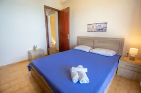 Apartment right on the water - Image 4
