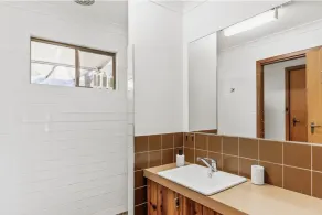 Gecko Beach House, 5 min walk to stunning Eagle Bay beach - Image 2