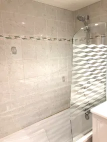 Recently refurbished s/c 2 bedroom flat to sleep up to 7 - Private WiFi included - Image 2