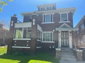 10 mins from downtown Detroit . - Image 4