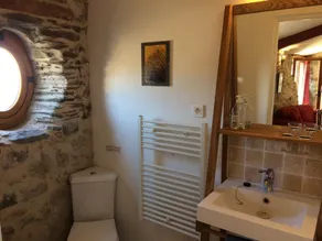 Smuk renoveret stenstald med storslået udsigt! Rolig landsby - Image 3