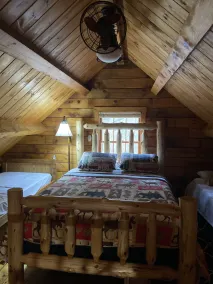 Private creek cabin with hot tub nestled in the foothills of Cheat mountain - Image 4