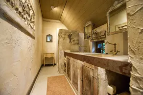 Charming Home with Hot Tub - Image 2