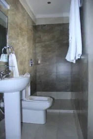 Brownie's Guest House - Image 4