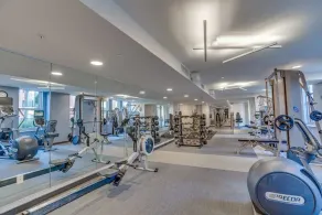Beautiful 2 Bedroom Fully Furnished Apartment on Harborfront - Image 3