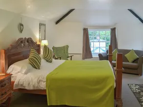 2 bedroom accommodation in Liskeard - Image 2