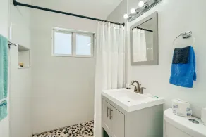 Singer Island Inn - Image 4