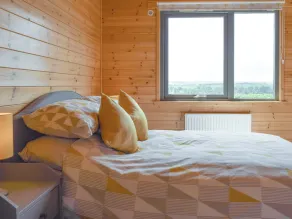 4 bedroom accommodation in Drayton - Image 5