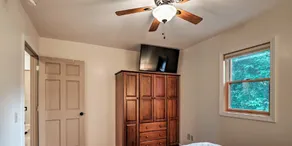 Luxury lakefront apartment and private pool! Pool open Memorial Day - Labor Day. - Image 5