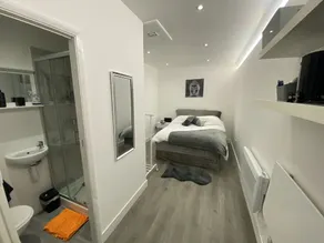 1 Bed Studio - Sleeps 2 - Smoking - Parking - Wifi - Image 5