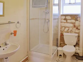 4 bedroom accommodation in Flamborough - Image 2