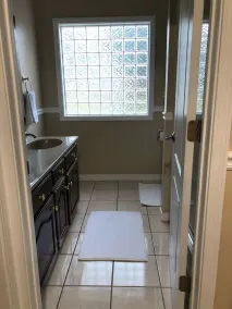 Three Bedroom with Beautiful Lake Views - Image 4