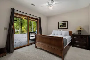 Lake House Luxury Cabin! - Image 4
