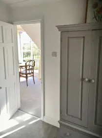 Self Contained stay, close to town & country, ample parking, beautiful grounds. - Image 5